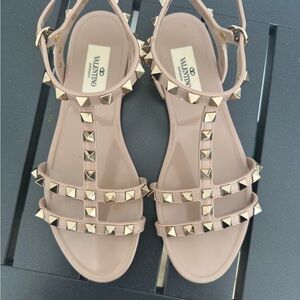 Valentino Garavani Women's Beige Leather Sandal Size 35 Rockstud
